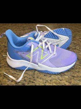 Title: New Balance Rave Run v2 Kids Sneakers - Lilac Glo / Sky Blue Size 4 Girls